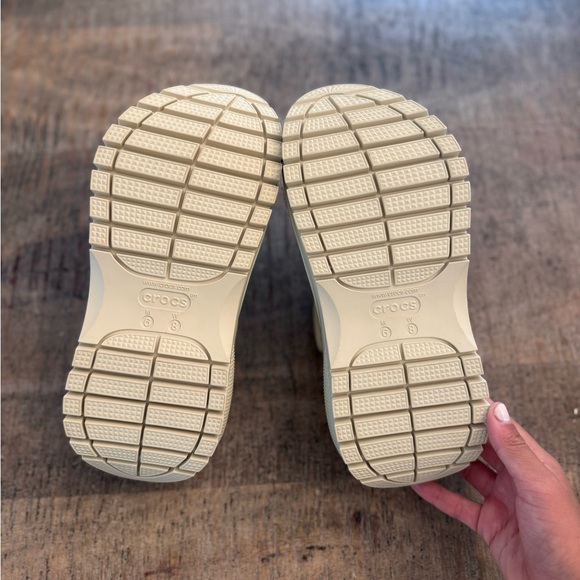 CROCS Women's Cream Shoes - Picture 3 of 3